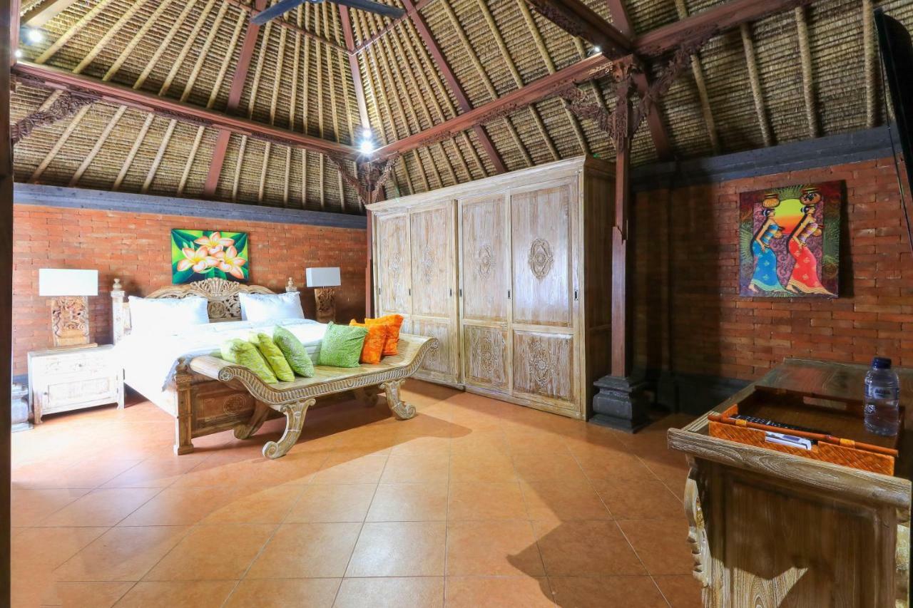 The Laras Villa Jimbaran  Exterior photo