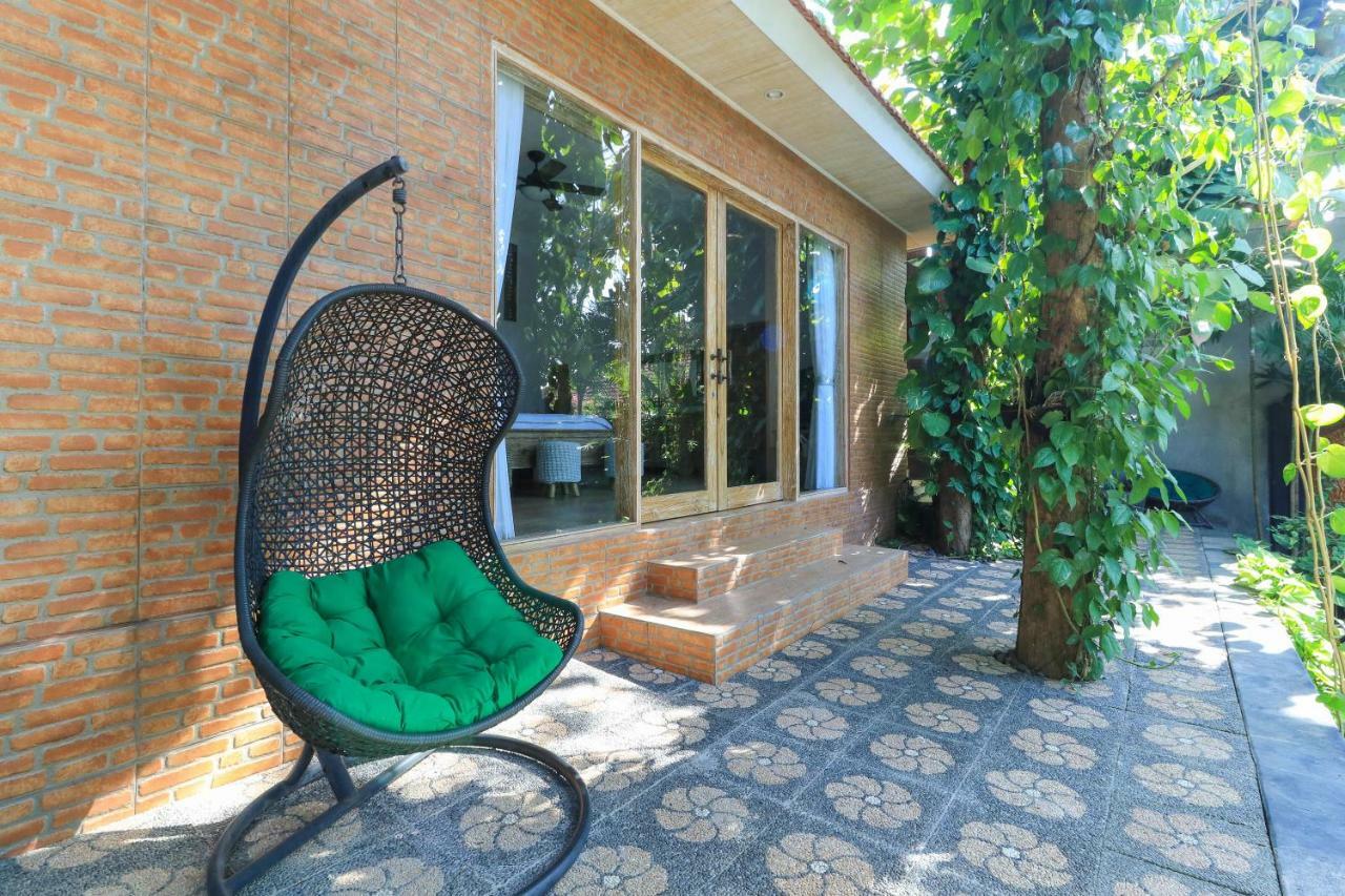 The Laras Villa Jimbaran  Exterior photo