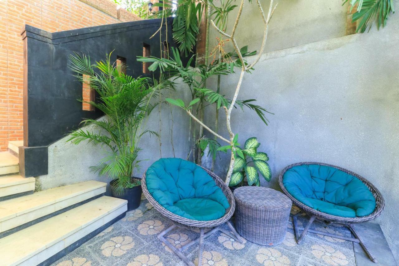 The Laras Villa Jimbaran  Exterior photo