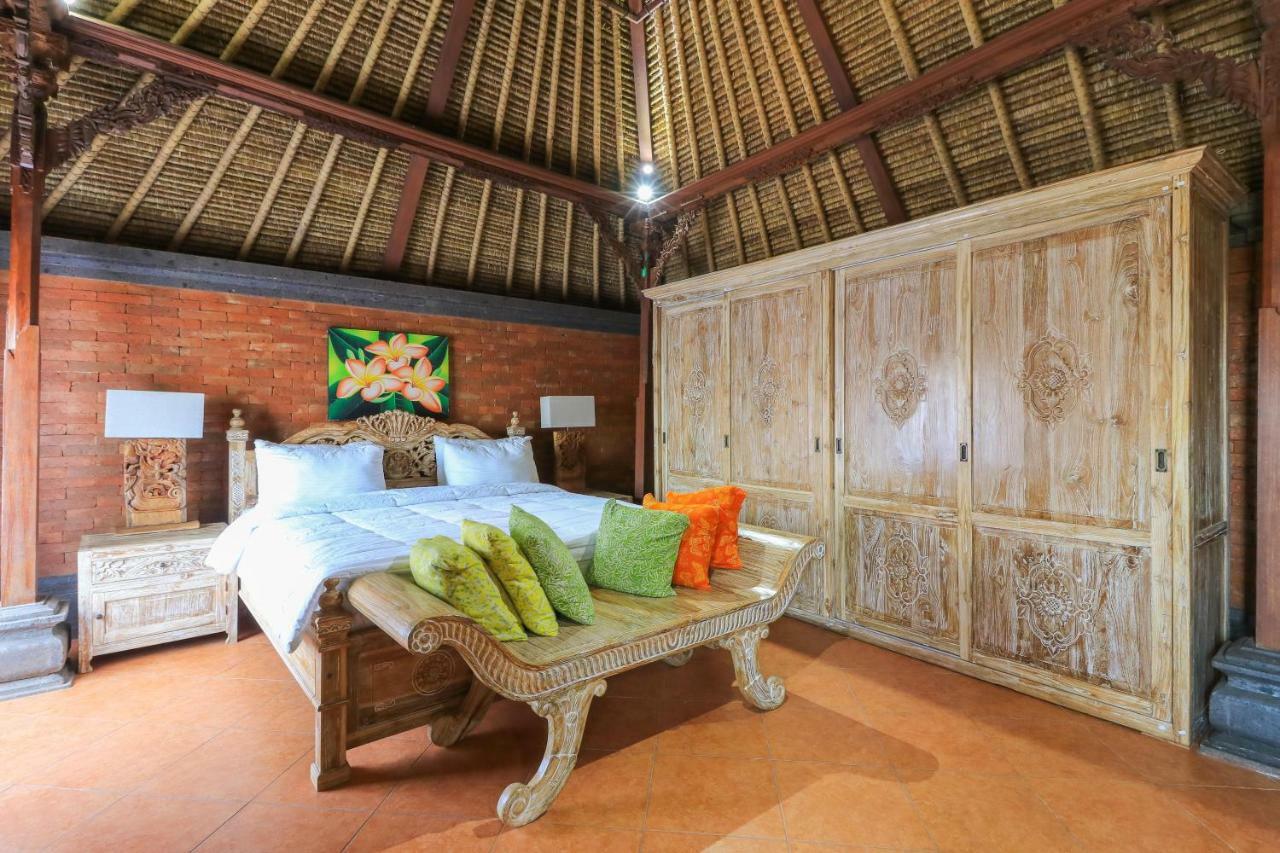 The Laras Villa Jimbaran  Exterior photo